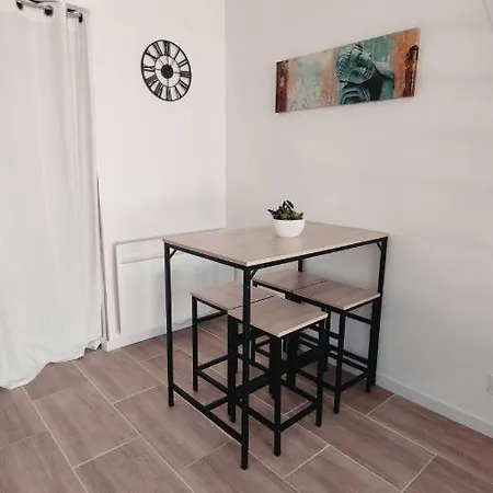 Le Detente : Agreable Studio Idealement Situe Apartament