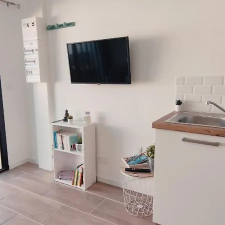 Le Detente : Agreable Studio Idealement Situe Apartament